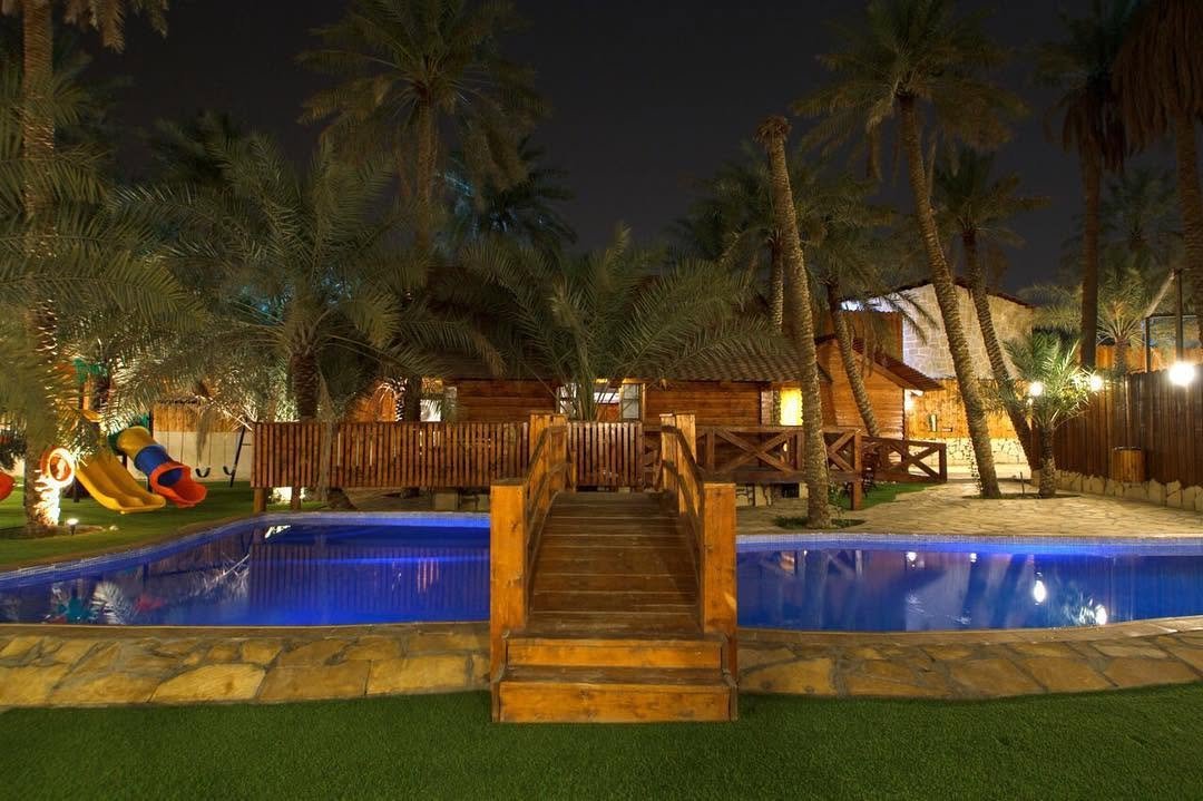 منتجع أكواخ